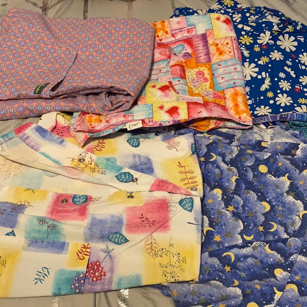 L/XL scrub tops